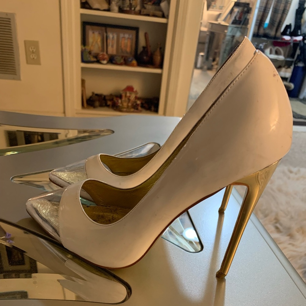 βββ SOLD βββ JESSICA RICH White and Gold pumps Size 10 - Picture 2 of 6